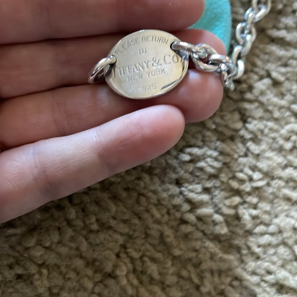 Excellent used condition return to Tiffany oval choker with pouch - Picture 2 of 3